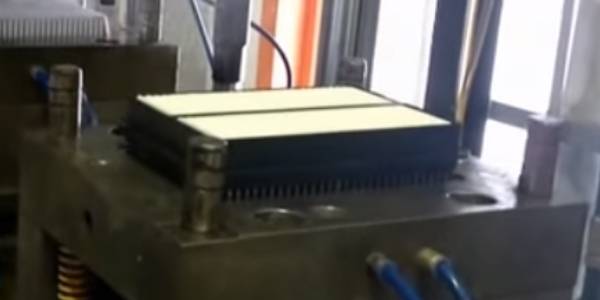 عملية PLM الرسمية لقولبة فلاتر هواء PP بالحقن وتجميعها