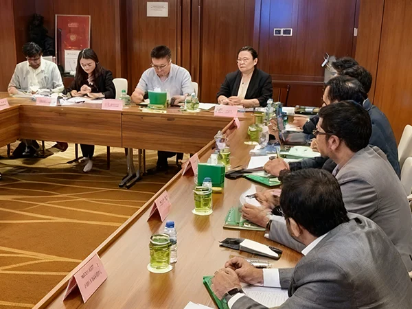 Participants of the China-Bangladesh cooperation meeting.