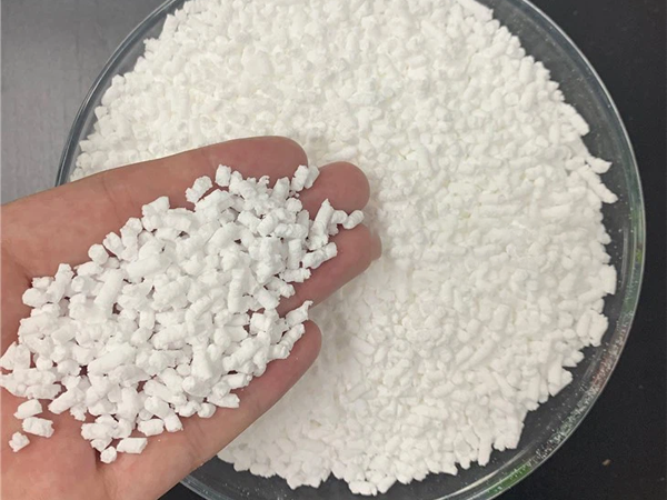 White SBS granules in a clear glass dish